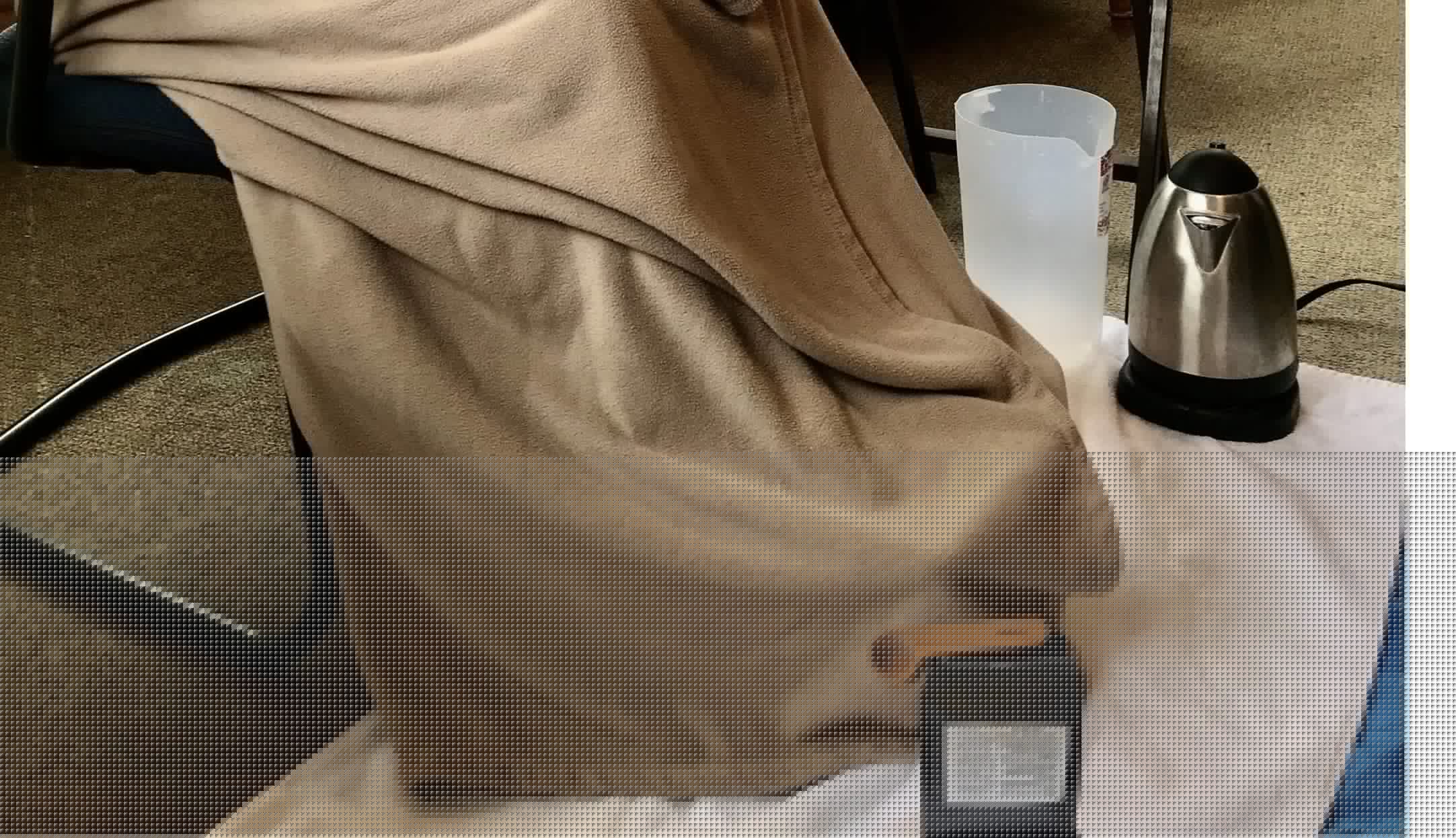 1. Wash your feet every day 2. Those with a history of bleeding should follow the doctor's advice 3. Do not soak your feet during menstruation and pregnancy 4. Do not soak your feet within 30 minutes before and after meals 5. This product cannot replace drugs 6. Dont spend too much time in three groups 7. People with foot injury and inflammation should not soak their feet 8.15-20 minutes is appropriate