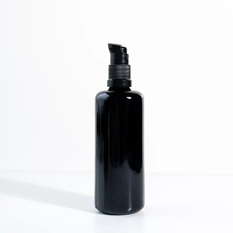 Pump closures
We offer high-quality pump caps. Our pump caps are used to dispense products in small quantities between 0.10 ml and 0.19 ml. These are typically used for cosmetic or medicinal lotions and are also called cosmetic dispensers, gel pumps, or treatment pumps. The pump caps can be locked using either a twist-lock mechanism or a protective cap.